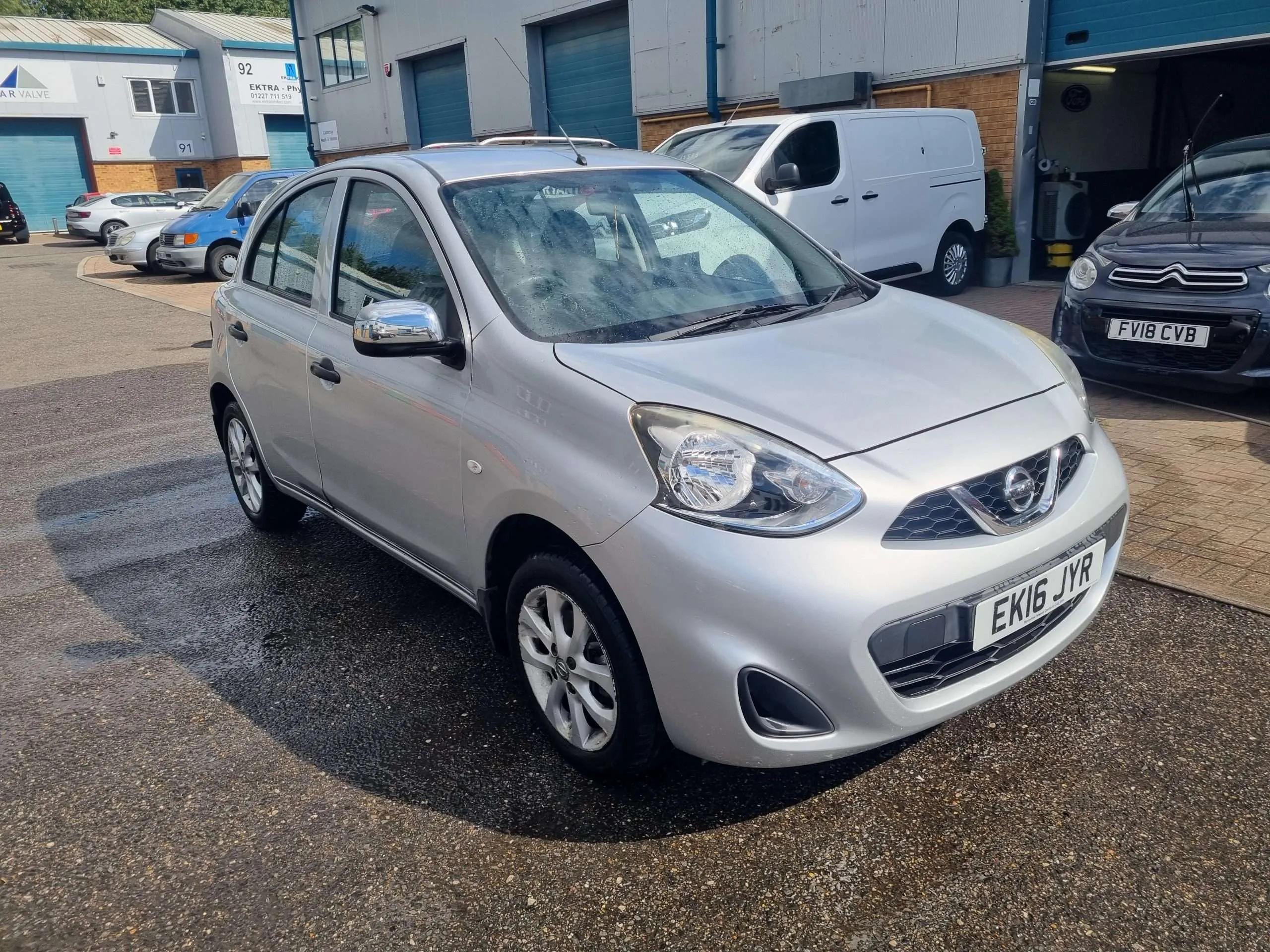 NIssan Micra 2016 Silver (4)